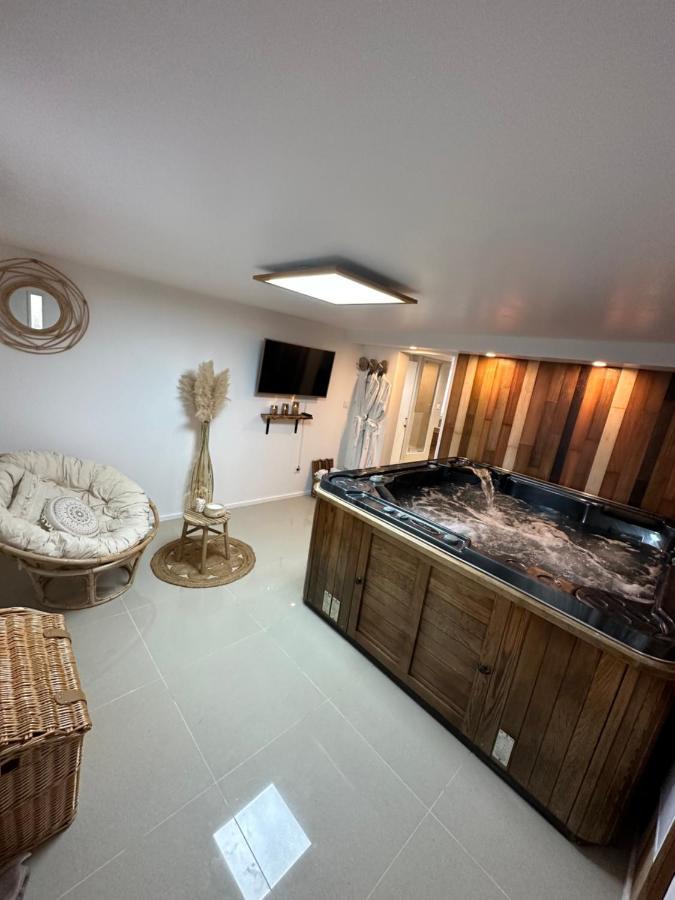Appartement Jacuzzi Prive อาวีญง ภายนอก รูปภาพ