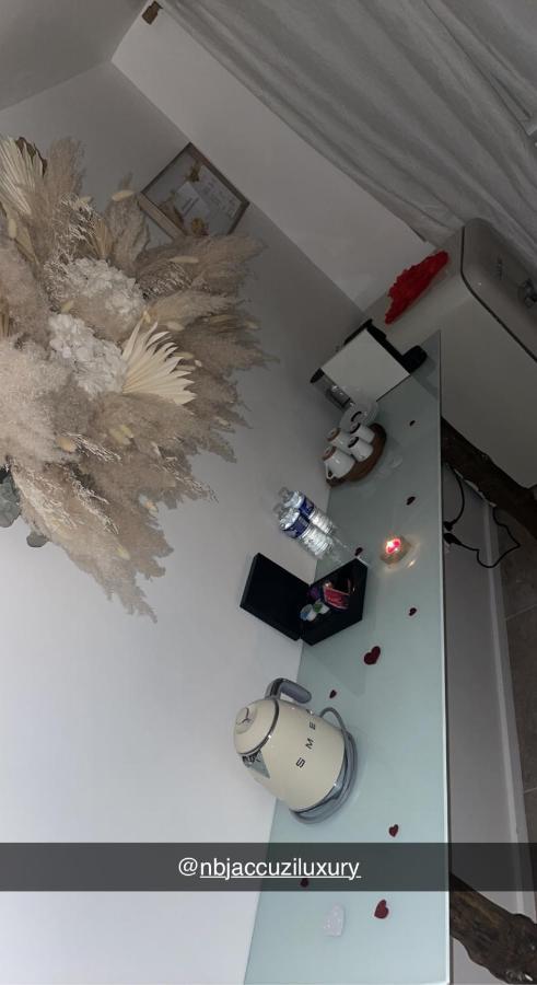 Appartement Jacuzzi Prive อาวีญง ภายนอก รูปภาพ